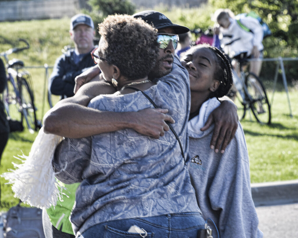 A big hug at the finish area of the Push Triathlon at V3